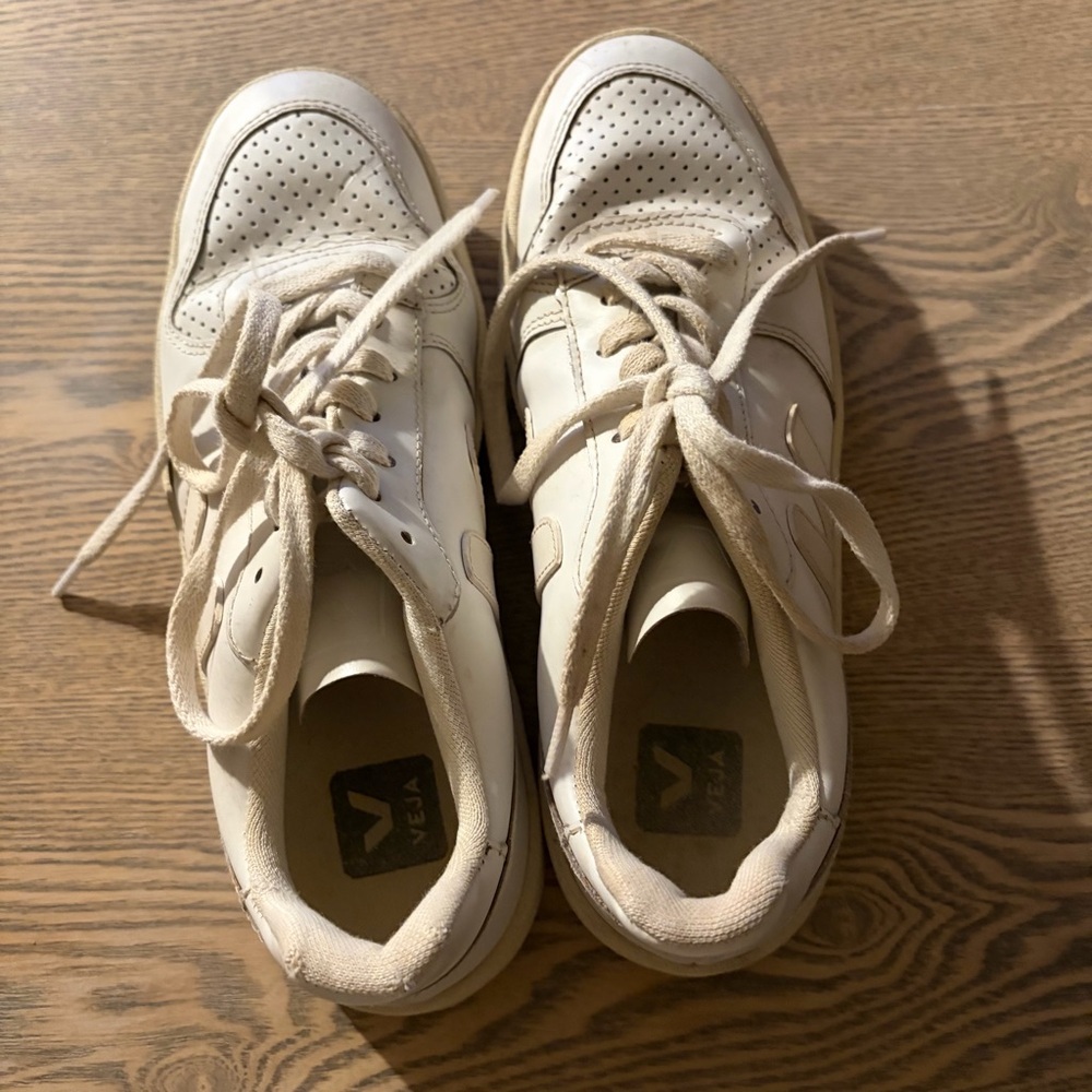 Veja V 10 All White Sneakers size 7 - Picture 8 of 9